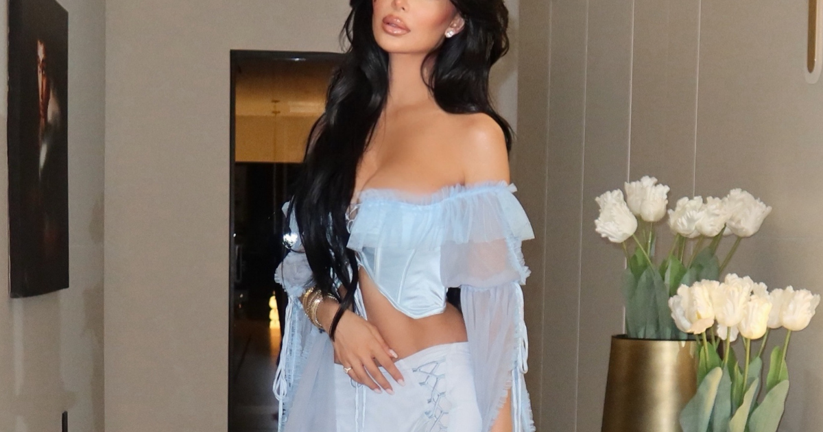 Faryal Makhdoom Stuns In Breathtaking Icy Blue Ensemble