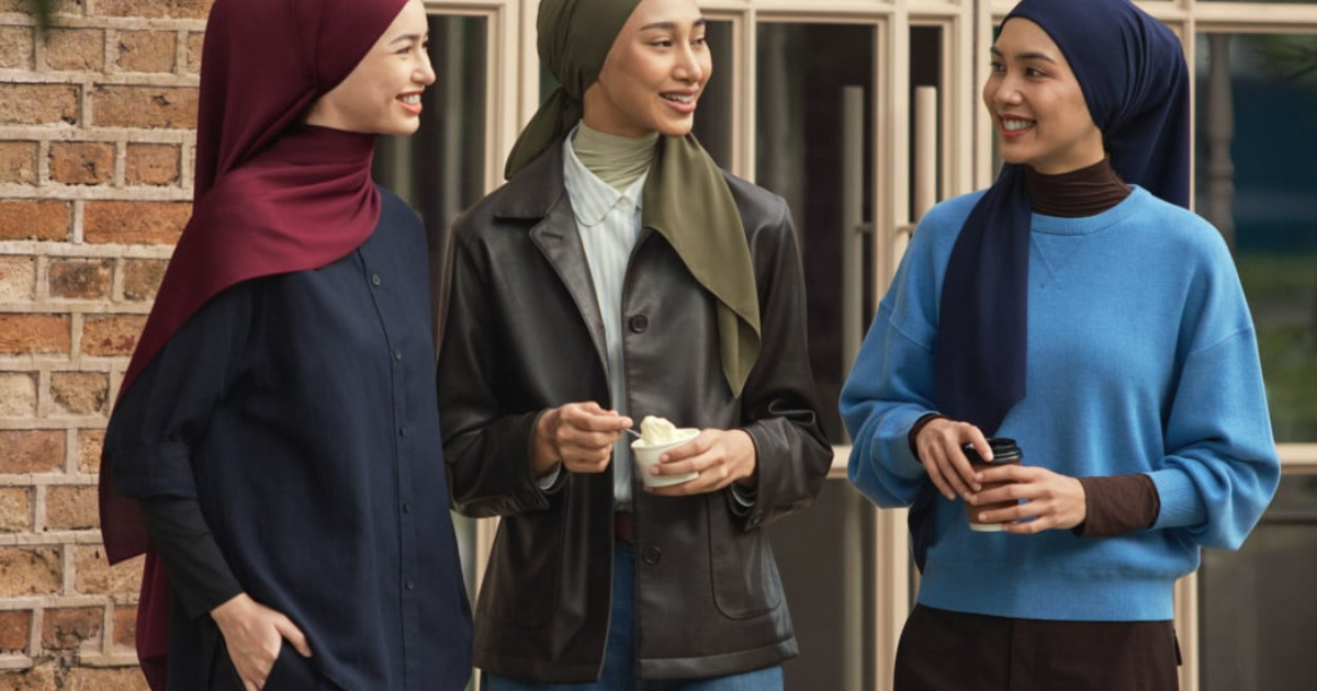 Uniqlo’s First Hijab Collection Has Dubai Shoppers Watching Closely Uniqlo’s First Hijab Collection Has Dubai Shoppers Watching Closely