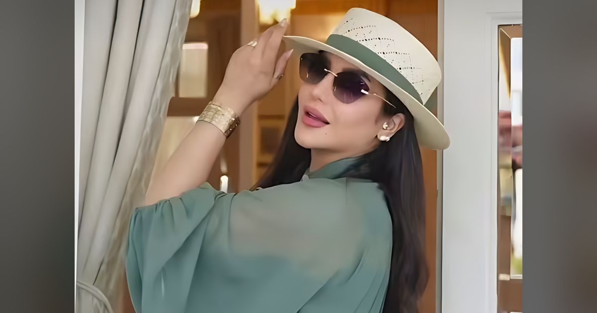 Lojain Omran Goes Personal & Unfiltered W/ Nada Baeshen